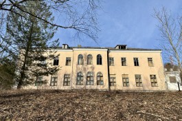 «Состояние требует денег»: как готовятся к восстановлению старинной усадьбы в Холмогоровке  (фото)