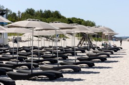 Сколько стоят лежаки на пляжах Калининградской области?